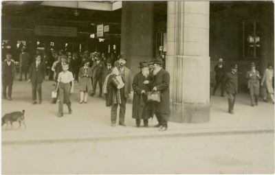 תצלום נדיר של הגאון רבי חיים עוזר גרודזנסקי בתחנת הרכבת. תצלום נדיר של הגאון רבי חיים עוזר 