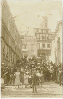 יום השוק היהודי בסלוניקי - גלויה מצולמת 1917. גלויה מצולמת real-photo - קבוצה גדולה של יהודים 