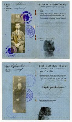 שני דרכונים בגרמנית ואידיש - ליטא תחת הכיבוש הגרמני, 1918 . פאס [פספורט]. שני דרכונים יהודיים 