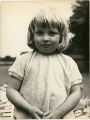 חמשה תצלומים נדירים של הנסיכה דיאנה בהיותה ילדה. חמשה תצלומים נדירים של הנסיכה דיאנה בגיל 