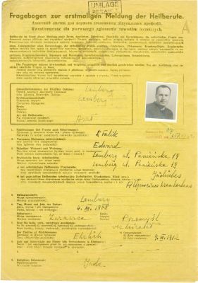 שאלון מילוי פרטים אישיים של רופא יהודי שגוייס לשורות הנאצים. אפריל 1942. Fragebogen zur 
