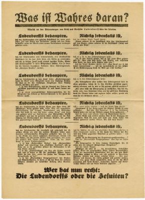 מהי האמת? כרזה אנטישמית - אריך לודנדורף. מינכן, ראשית שנות ה־30. כרזה אנטישמית דו צדדית המהללת 