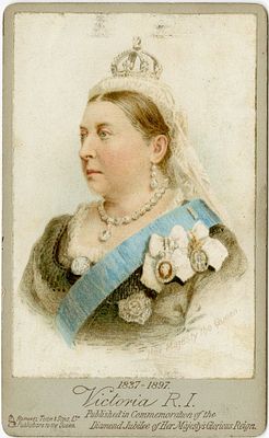 המלכה ויקטוריה - תמונה בדפוס ליטוגרפי - רפאל טאק. Her Majesty the Queen - המלכה ויקטוריה - 