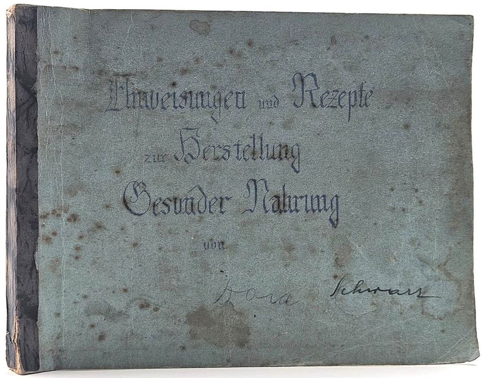 The original stencil edition of the renowned book by Dora Schwartz, a pioneer of vegetarianism 