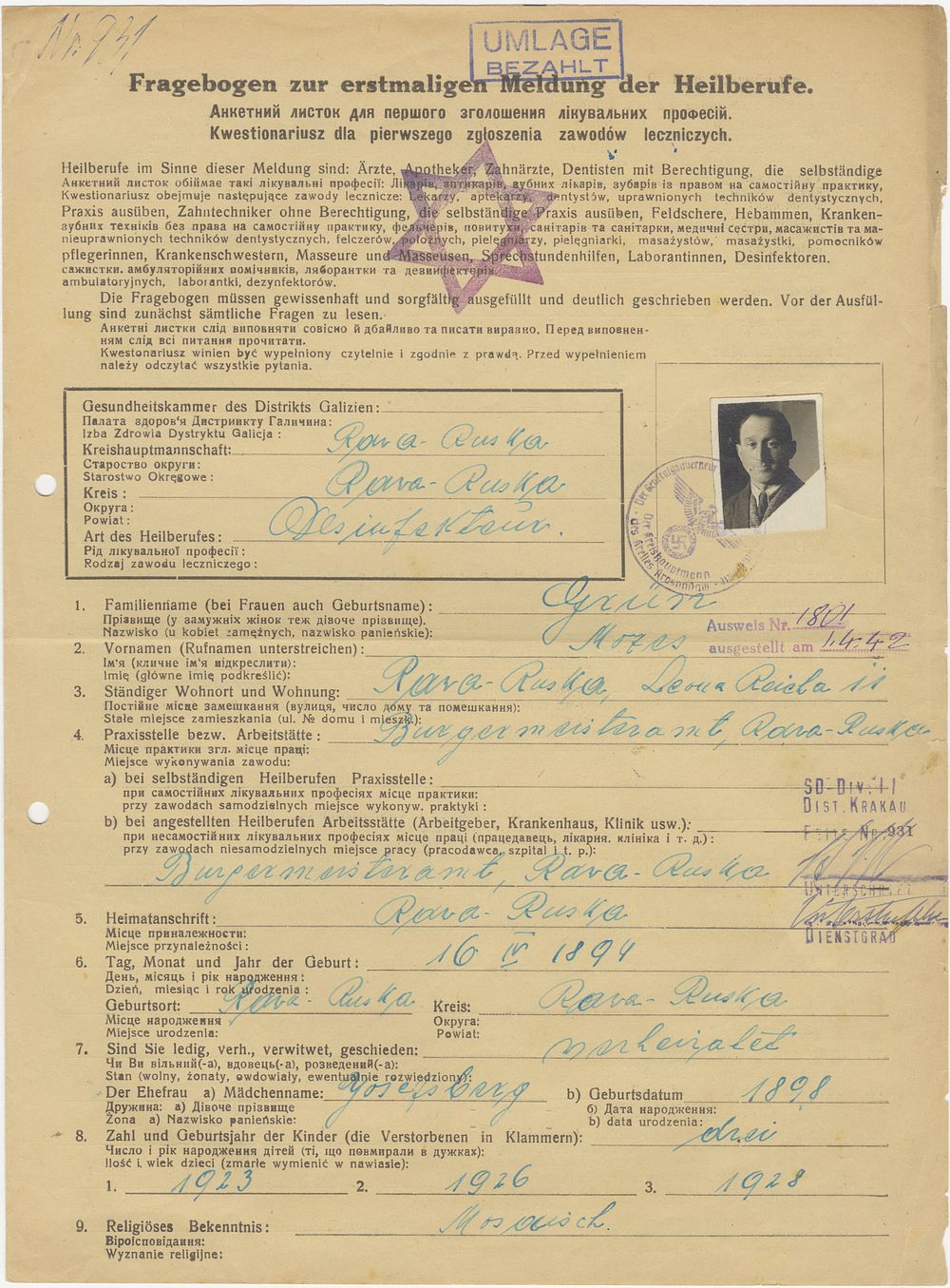 Nazi registration form for a Jewish doctor in Galicia (July 1942). Fragebogen zur erstmaligen 
