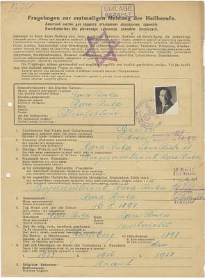 Nazi registration form for a Jewish doctor in Galicia (July 1942). Fragebogen zur erstmaligen 