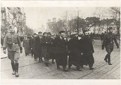Jews rounded up for forced labor by the Gestapo in Warsaw – Press photo – March 1940. Large 