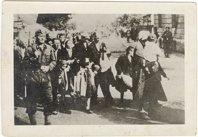 Harrowing photograph of the deportation of Jews from the Rzesz&oacute;w Ghetto, Poland – 1942. Harrowing 