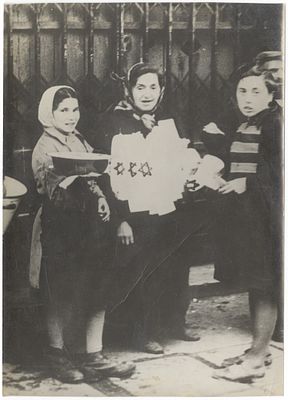 Jewish women selling armbands in the Warsaw Ghetto. Photograph of Jewish women selling armbands 