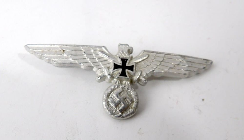 Lot 157: WW2 WWII German Veterans Assocation's Visor Eagle