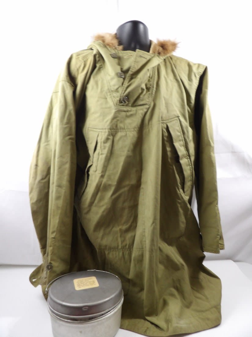 Lot 165: WW2 WWII 10th Mountain Division Fur Trimmed Reversible Parka and Cookset