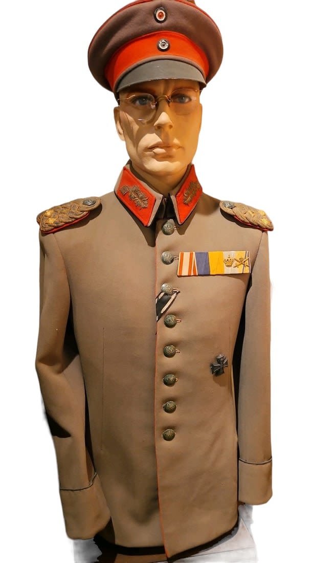 Lot 175: Rare WW1 WWI Prussian German Army Generals Uniform and Visor. Generalobrst