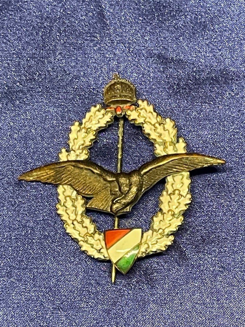 Lot 225: 1920's-1930's Hungarian Observer's Badge