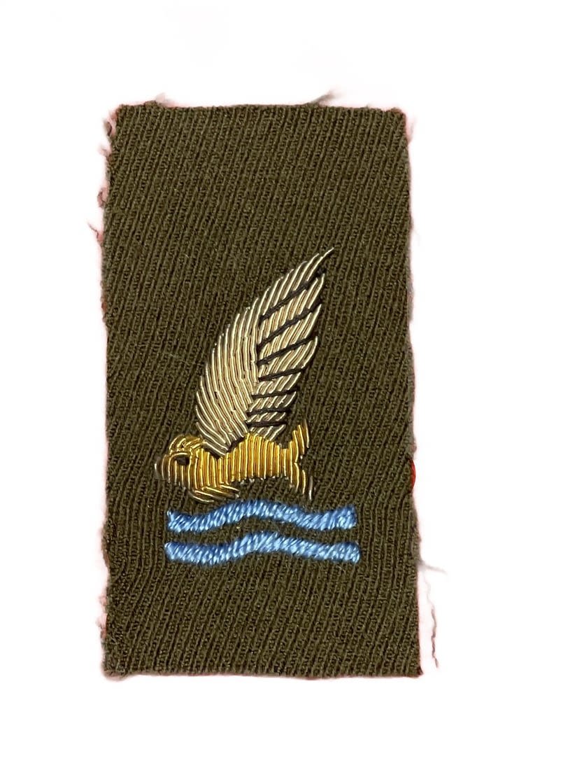 Lot 239: WWII AAF Bullion Goldfish Badge
