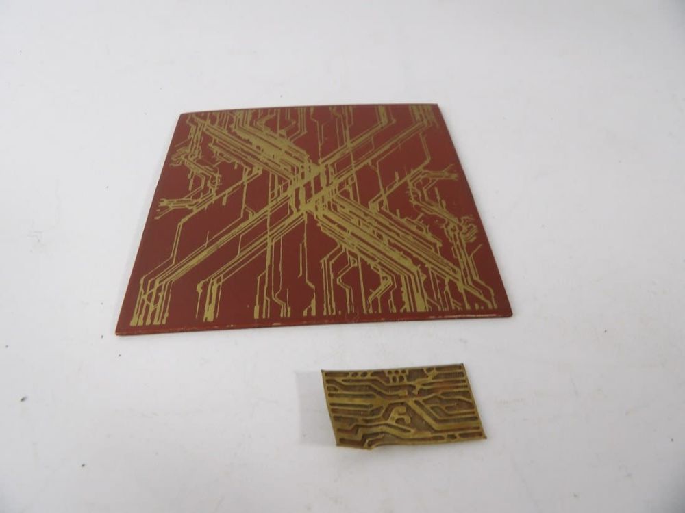 Lot 296: Terminator 2: Judgement Day Cyberdine Computer chip Prop