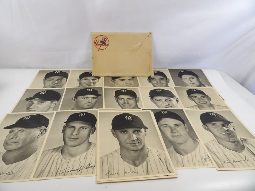 Lot 394: New York Yankees Team Picture Pack Complete Set (25)