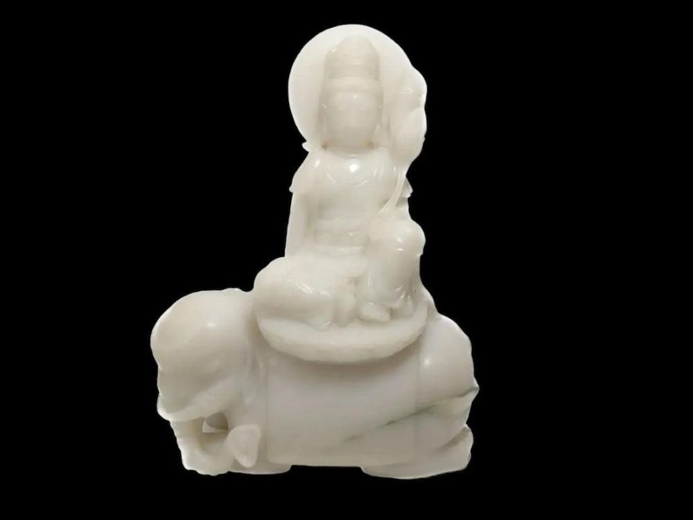 Lot 407: Qing Dynasty Chinese Heitan White Jade Hand Carved Sculpture - Guan Yin Lotus Blossom