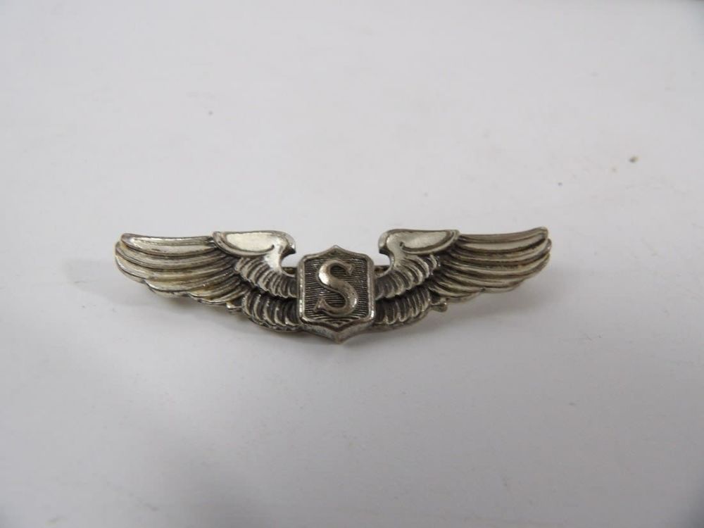Lot 417: WW2 WWII Amico Sterling 2" Pinback Service Pilot Wing