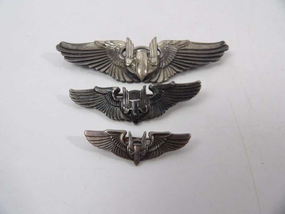Lot 425: Complete Set of WW2 Aerial Gunner Pinback Sterling Wings