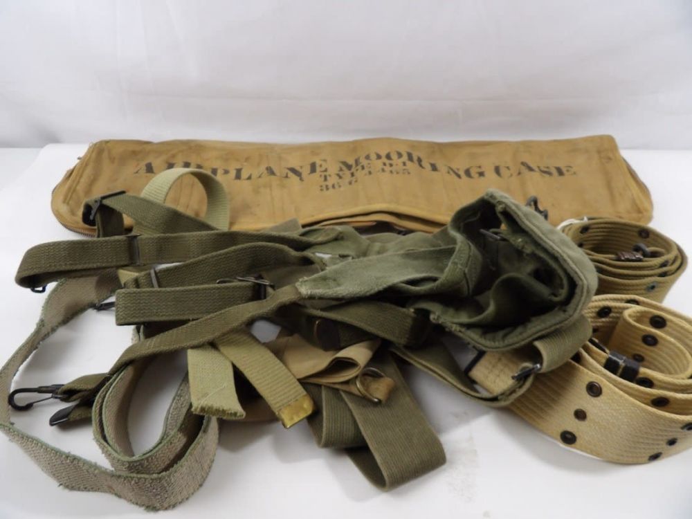 Lot 432: Mixed Lot of WW2 Field Gear