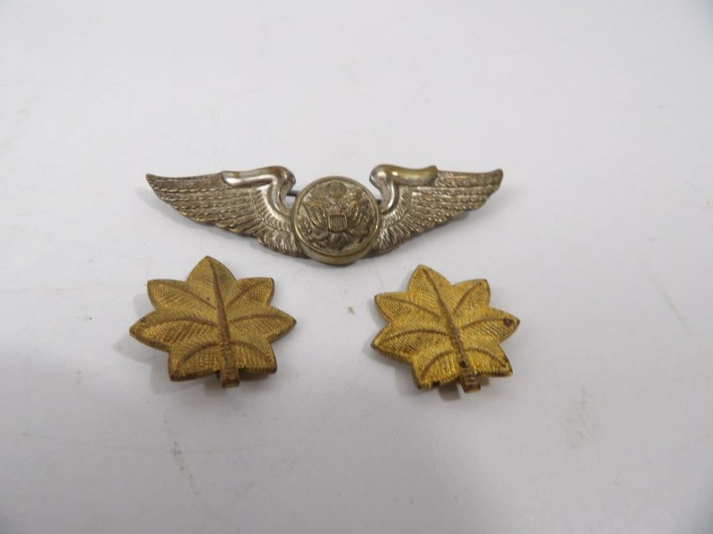 Lot 447: WW2 WWII British Made aircrew wings and Luke Major Oak Leaves