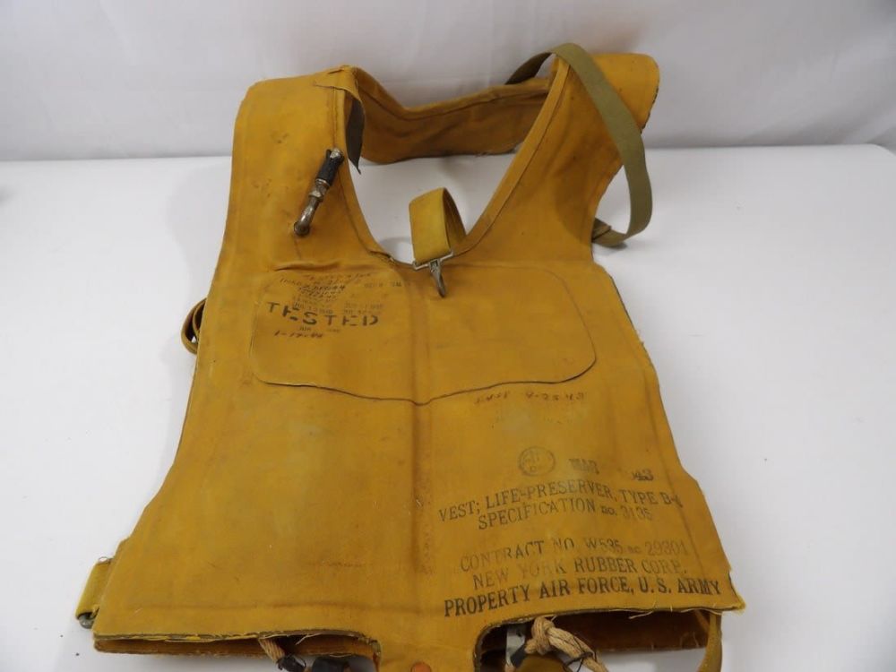 Lot 448: WW2 WWII AAF B-4 Life Preserver