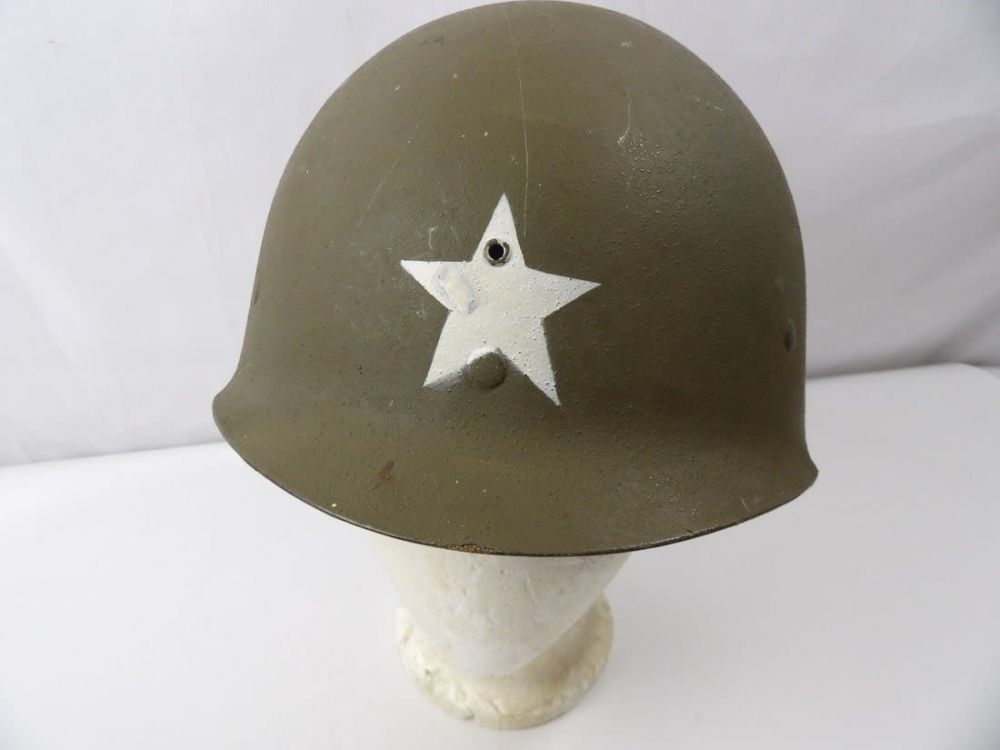Lot 462: Named WW2 International Molded Plastics M1 Helmet Liner