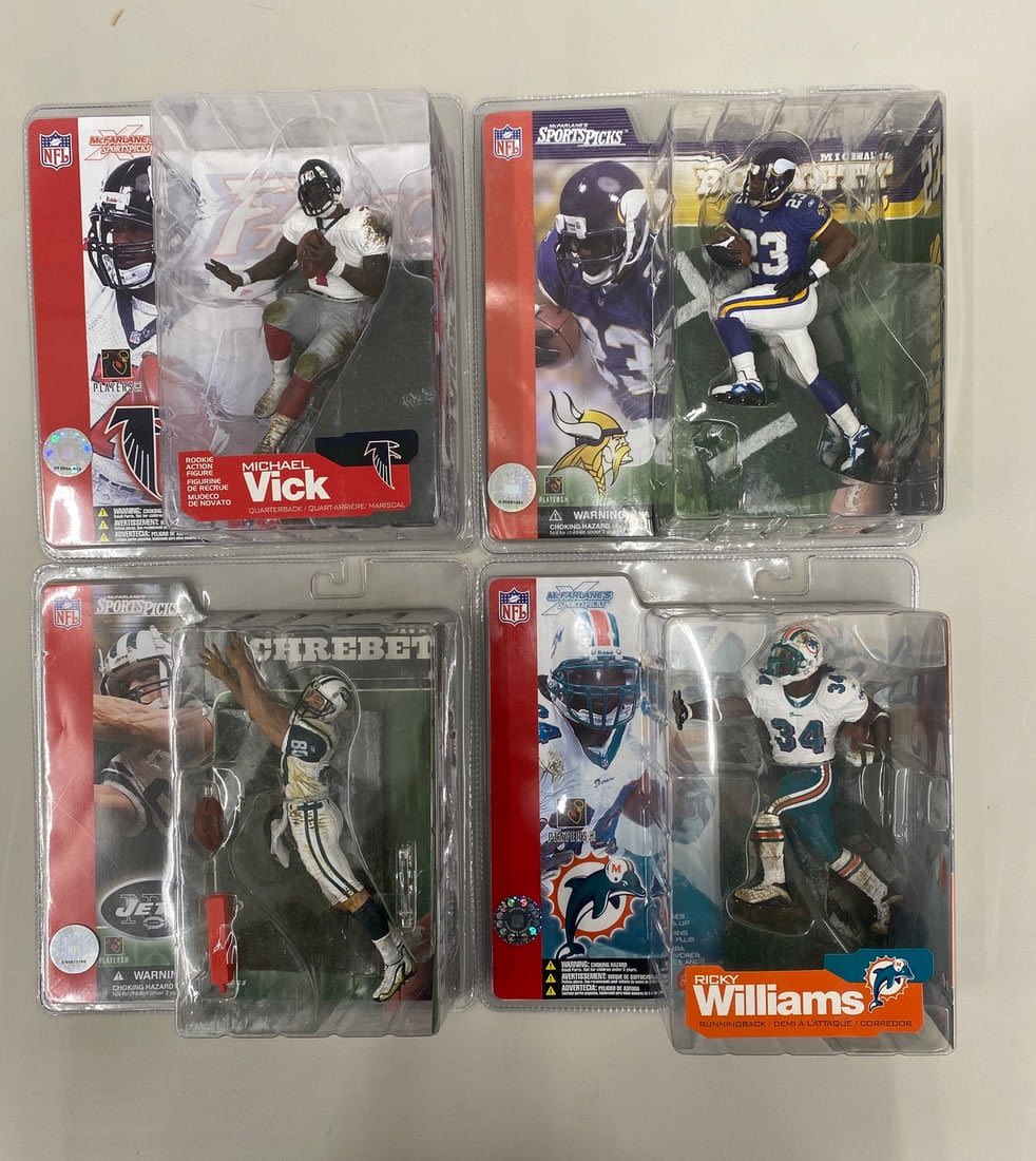 Lot 71: McFarlane's Football Action Figure lot (4)