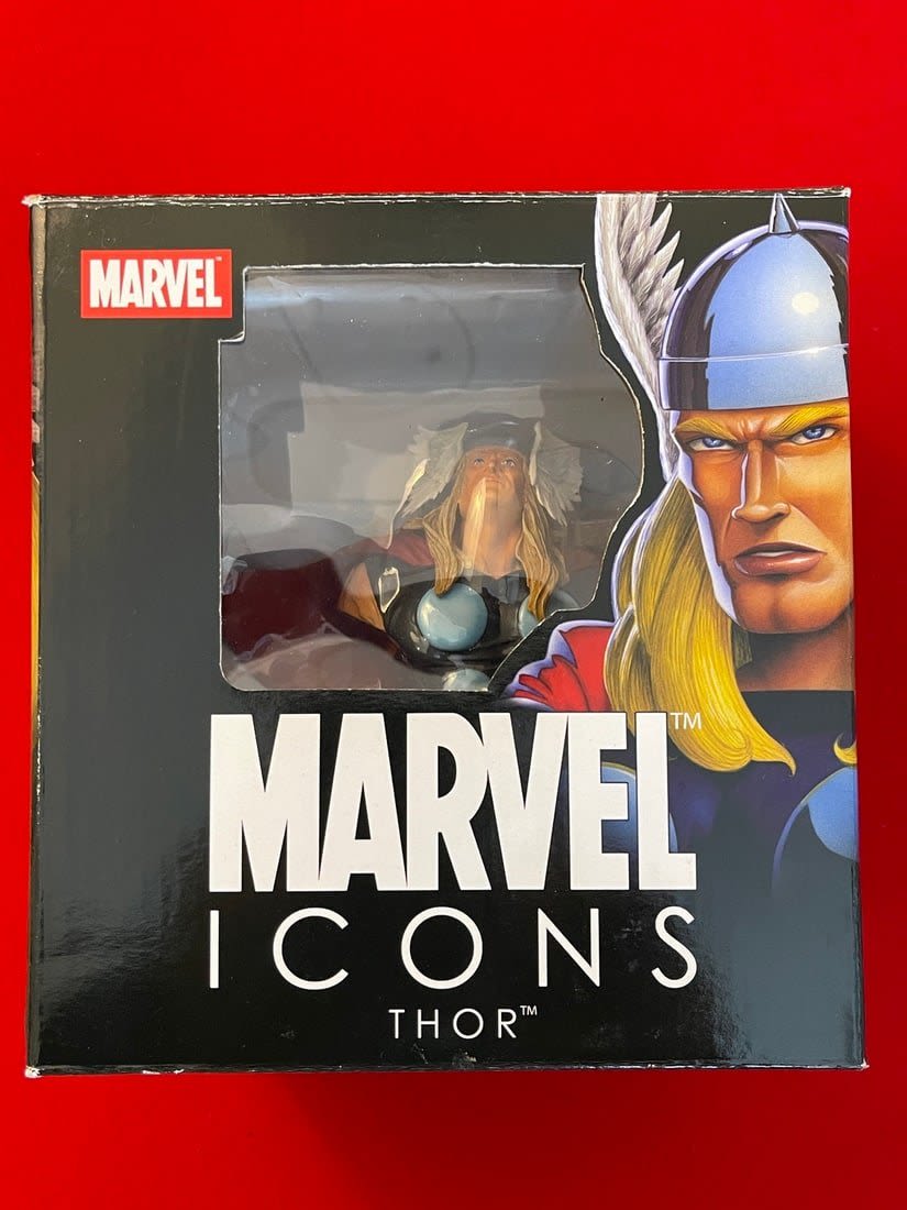 Lot 641: Marvel Icons THOR Diamond Select Statue Limited Edition