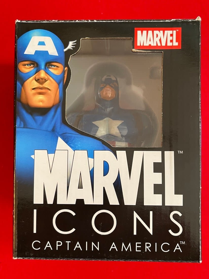Lot 649: Marvel Icons Captain America Mini-Bust LE
