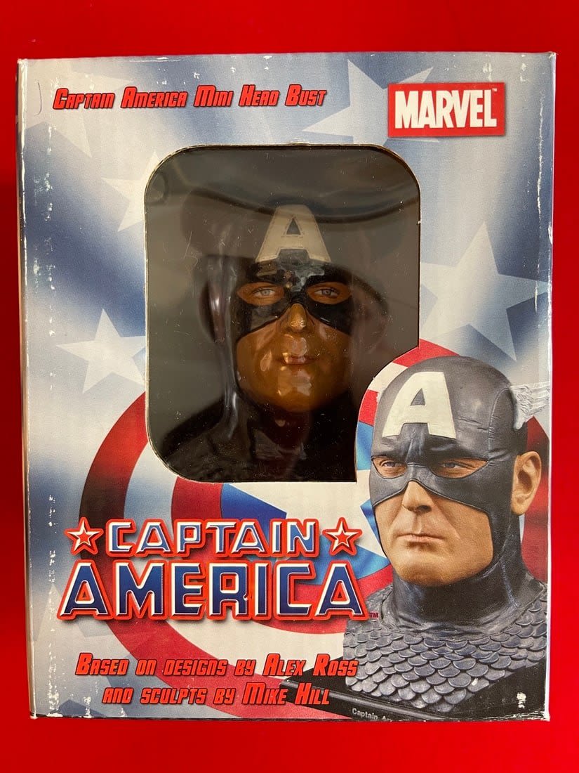 Lot 652: Marvel Captain America Mini-Bust NIB Limited Edition