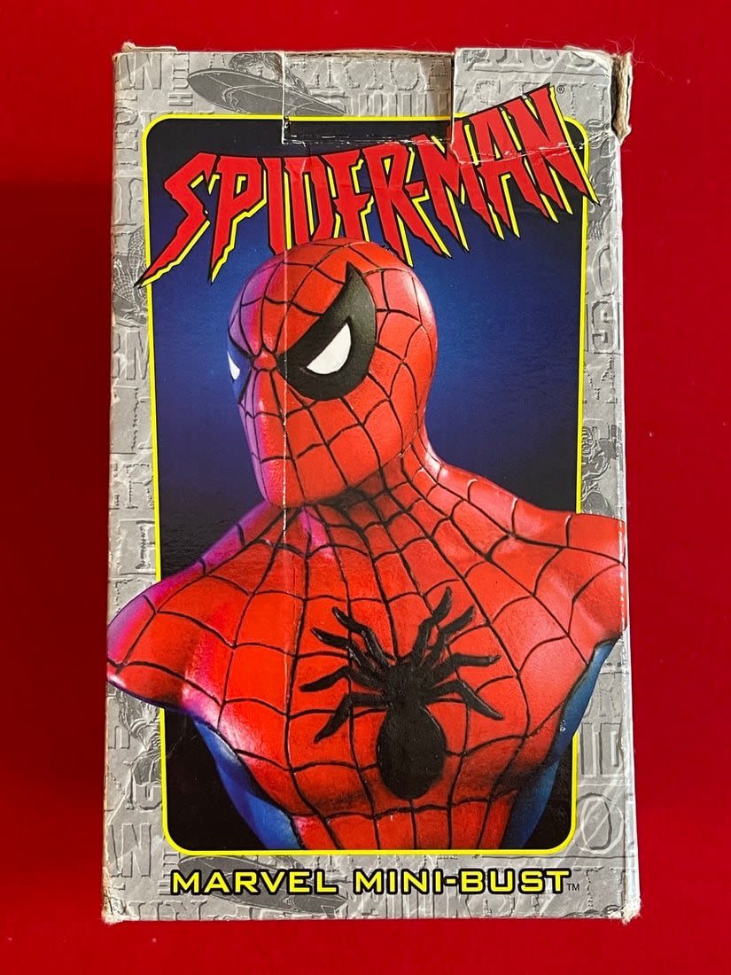Lot 653: Marvel Spider-Man Mini-Bust Bowen Designs LE NIB