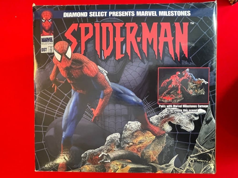 Lot 692: 2006 Diamond Select Marvel Milestones Spider-Man Mini-Bust Statue