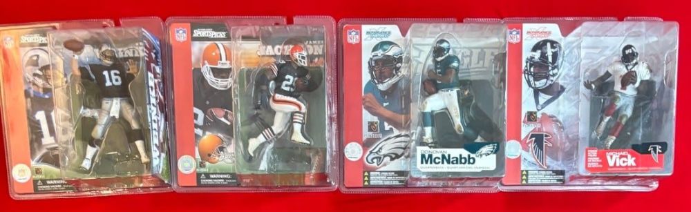 Lot 701: McFarlane Football Figures Statues NIB - 4 McNabb - Vick
