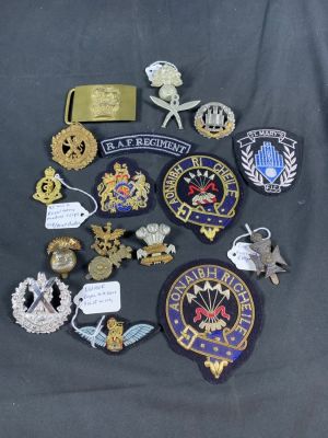 Mixed lot of WW2 WWII to modern British and Scottish military insignia. Items as shown