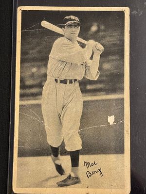 1936 National Chicle Fine Pens Moe Berg - WWII Spy. Scarce card. Shows wear