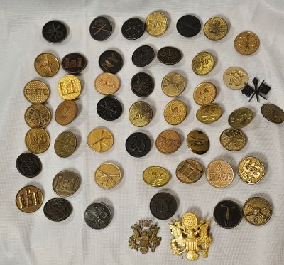 53 Collar Insignia's & Womens Hat Eagle, an HS Hat Eagle. 53 Collar Insignia's &amp; Womens Hat 