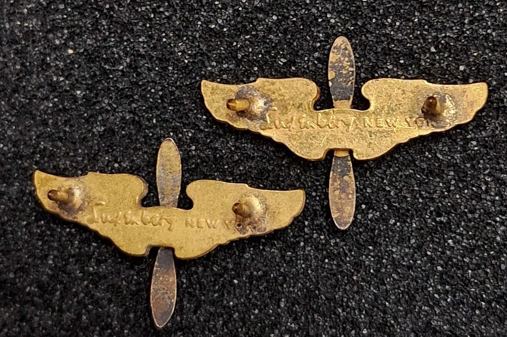 Lot 102: WWII Luxenberg made U.S. Army Air Corp Propeller Insignia