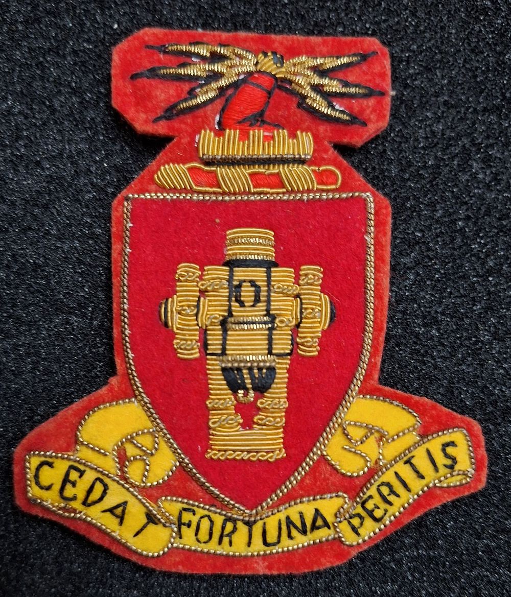 Lot 104: WWII Luxenberg made Bullion U.S. Field Artillery Jacket Patch
