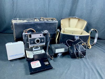 Lot of original polaroid 360 electronic flash land camera and cases. Lot includes diamond 