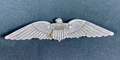 Early unmarked WW2 WWII CPT instructor wings. Please note roller catch is broke