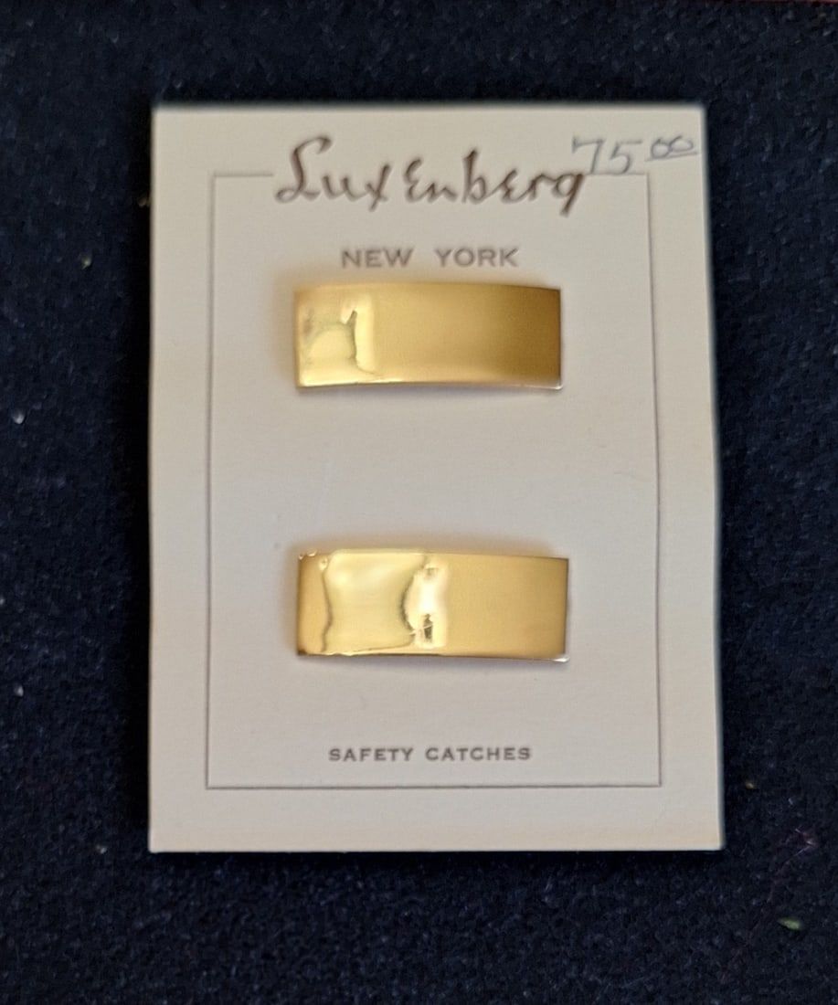 Lot 16: WWII Luxenberg made Lieutenant Pair on Original Sales Card