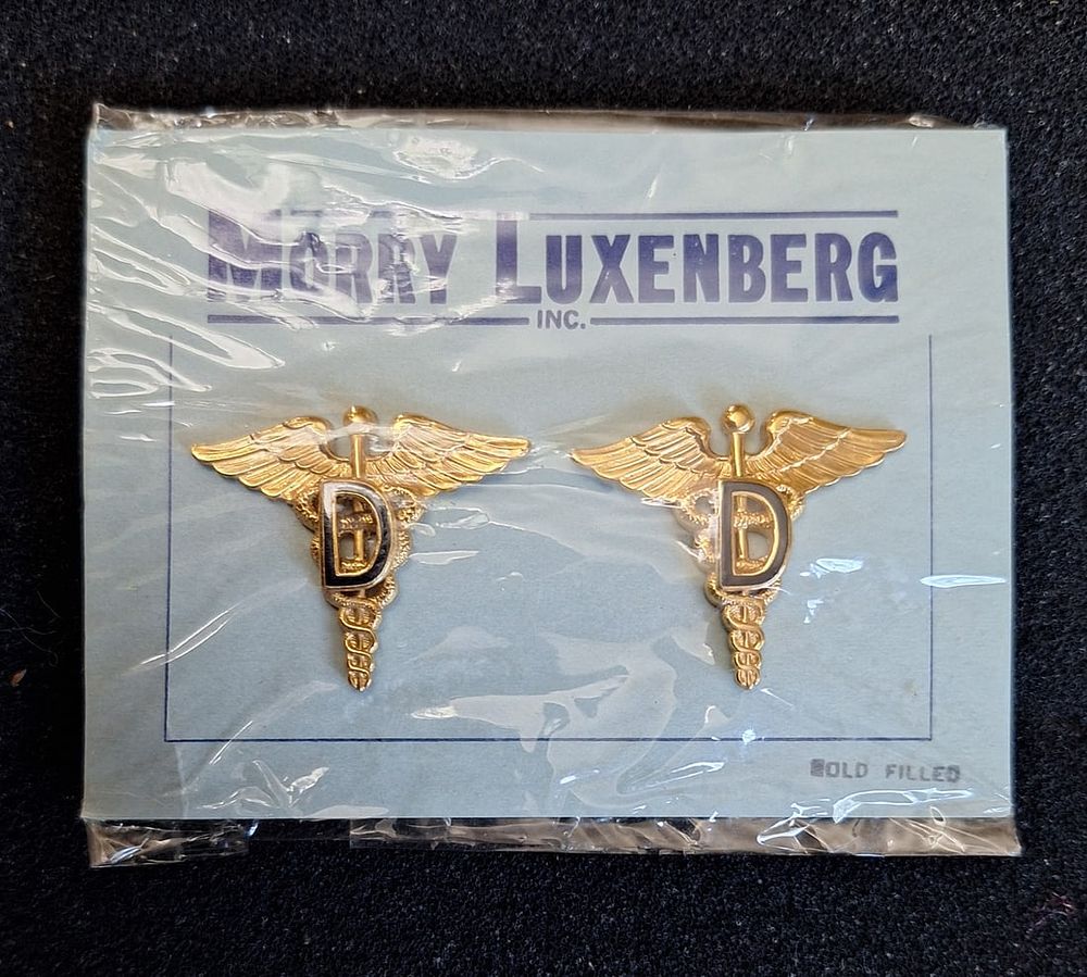 Lot 17: WWII Luxenberg made Dental Caduces on Original Sales Card