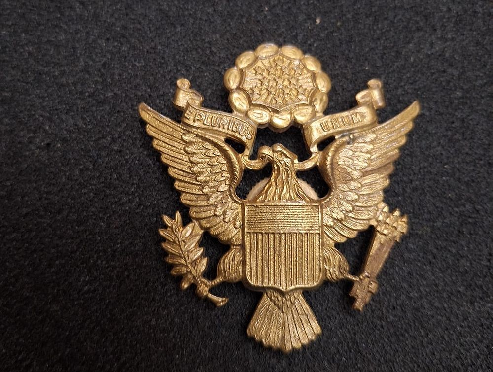 Lot 20: WWII Australian Theater made WWII US Officers Hat Badge by KG Luke