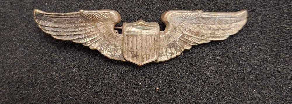 Lot 35: WWII North Africa Theater made US Army Air Corp Pilot Wing