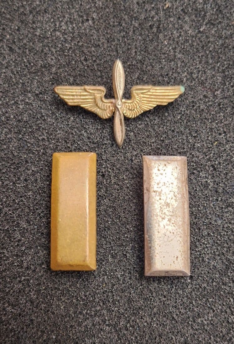 Lot 46: WWII English - British Theater Made collar insignia Collection by J.R. Gaunt