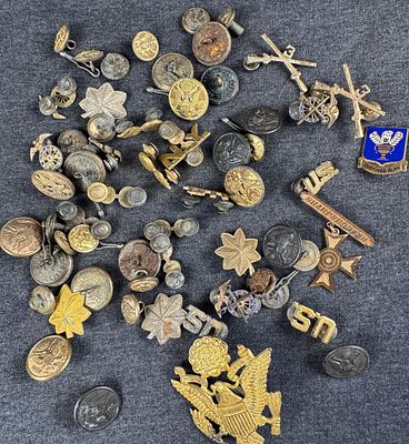 Misc. WWII-Post War Metal Insignia Lot. Mixed lot of insignia