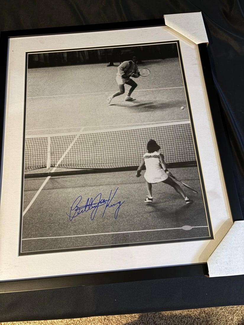 Lot 101: Billie Jean King Signed Battle of the Sexes 16x20 Photograph