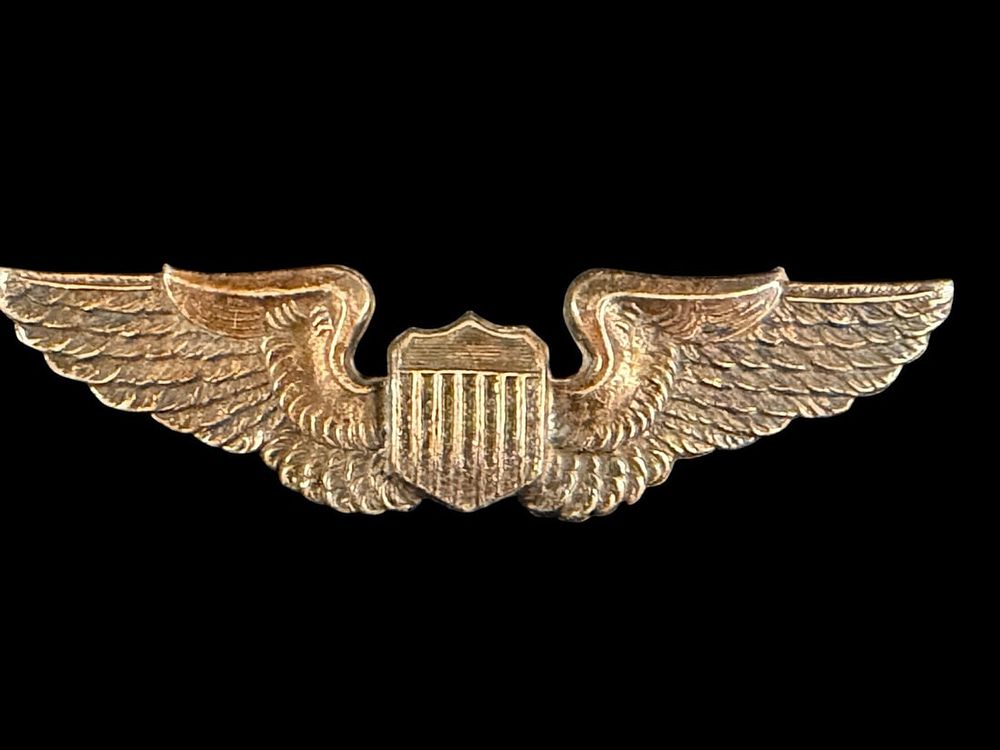 Lot 16: WWII 3in British-Made Pilot's Wings