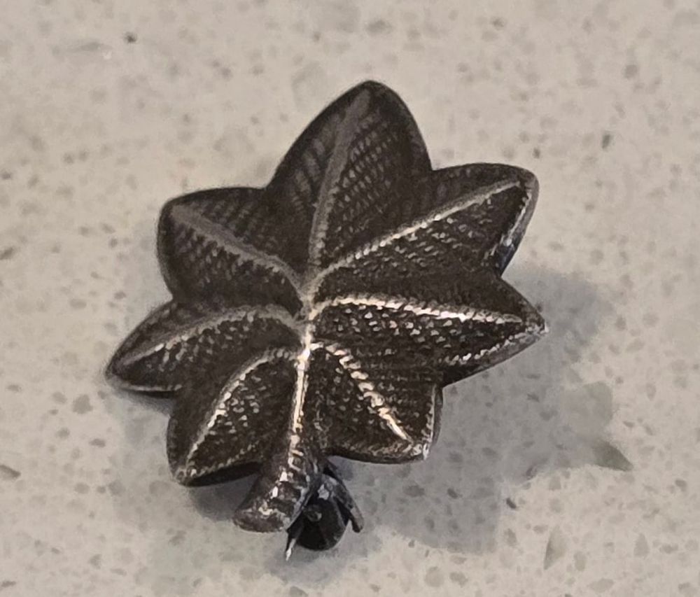 Lot 18: WWII Tiffany PB Lt. Col. Rank Insignia